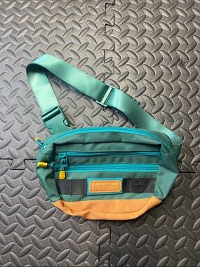 Wilderdog Utility Fanny Pack stores Treats, Balls, Keys in 3 Pockets